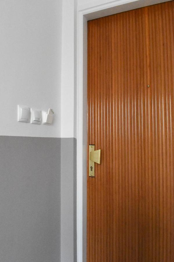 Ellis House Apartment Агринион Екстериор снимка