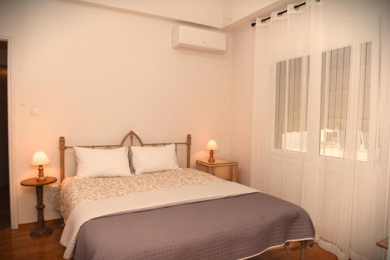 Ellis House Apartment Агринион Екстериор снимка