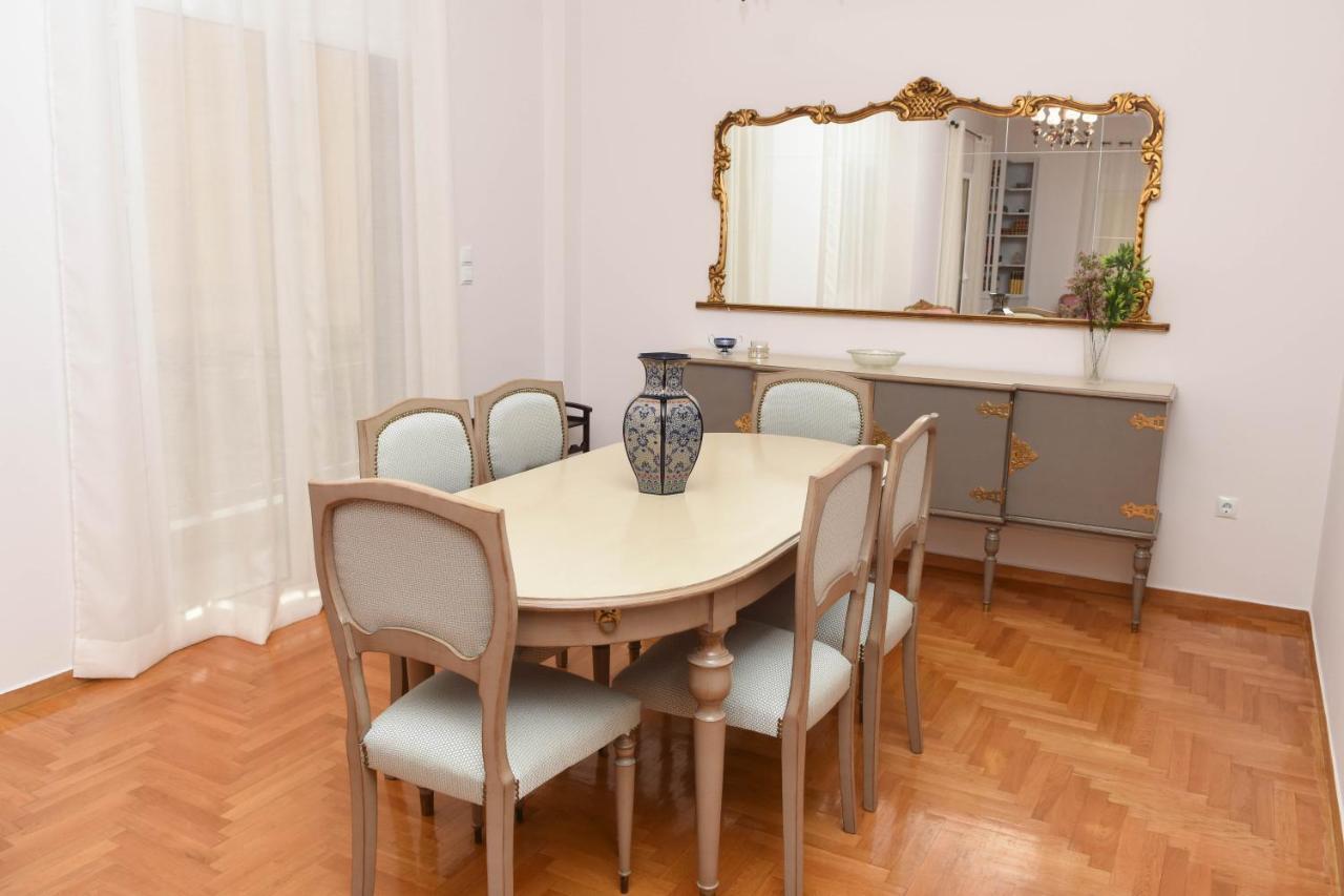 Ellis House Apartment Агринион Екстериор снимка