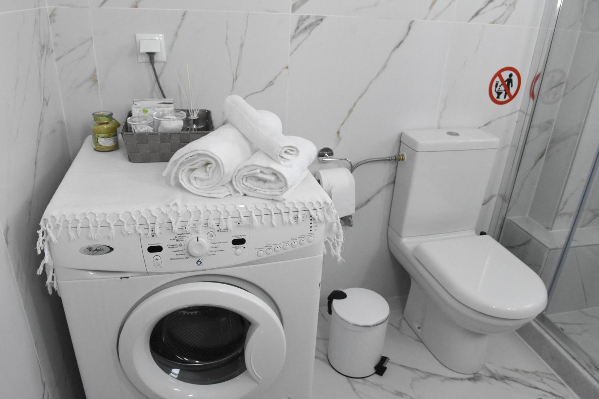 Ellis House Apartment Агринион Екстериор снимка